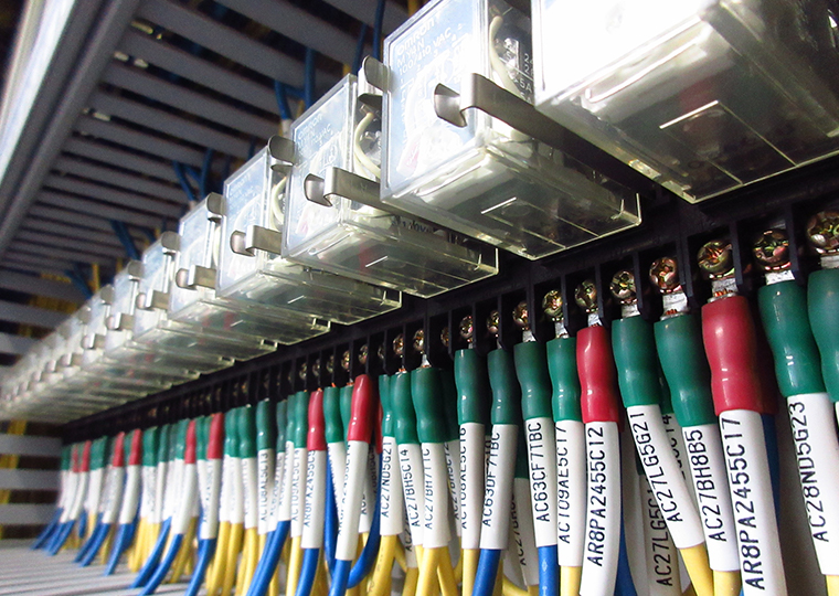 現場の先まで考える制御盤づくり。