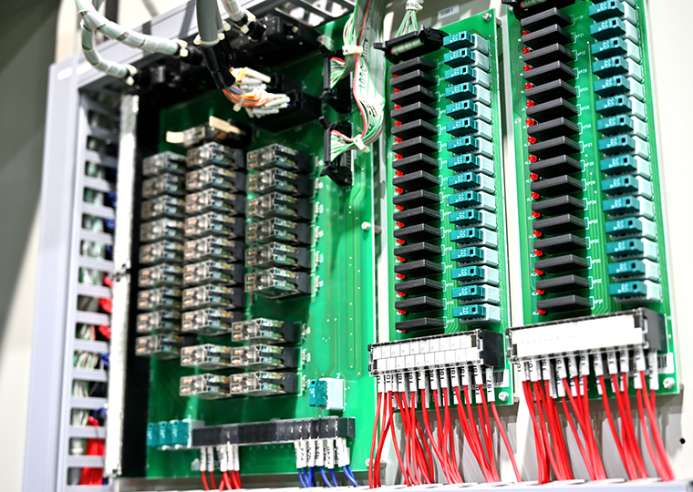現場の先まで考える制御盤づくり。